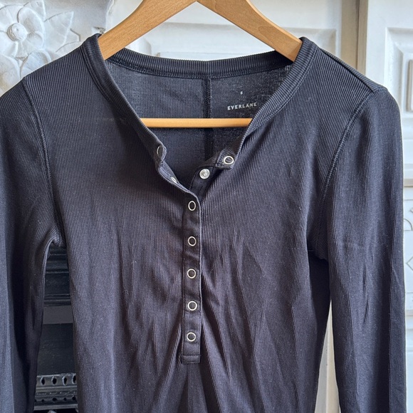 Everlane L/S Ribbed Henley - Picture 2 of 9